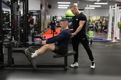 Trener Personalny Pabianice Just Gym Daniel Żwański - siłownia, prowadzenie online, plany treningowe, dieta, trening osobisty